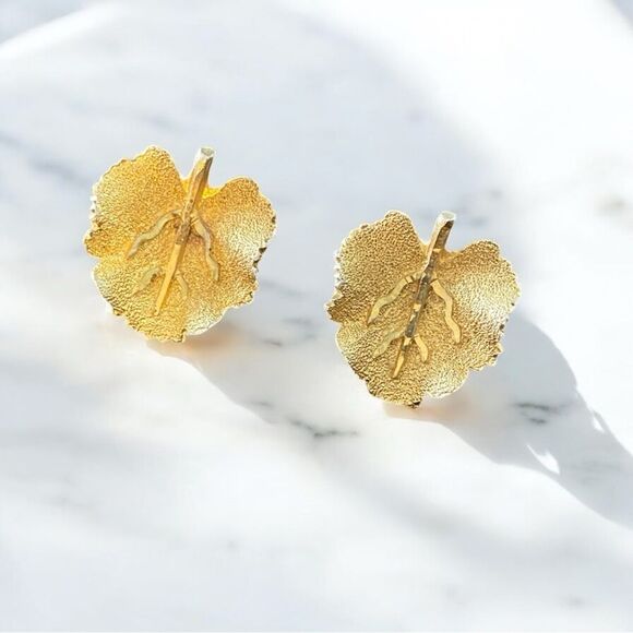 Vintage BSK Goldplated Leaf Earrings Clip On - Picture 1 of 2